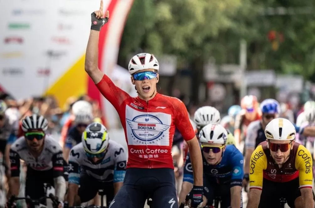 马尼耶上演环广西“三连庄”，爱上共享电单车安利家人游广西-第1张图片-