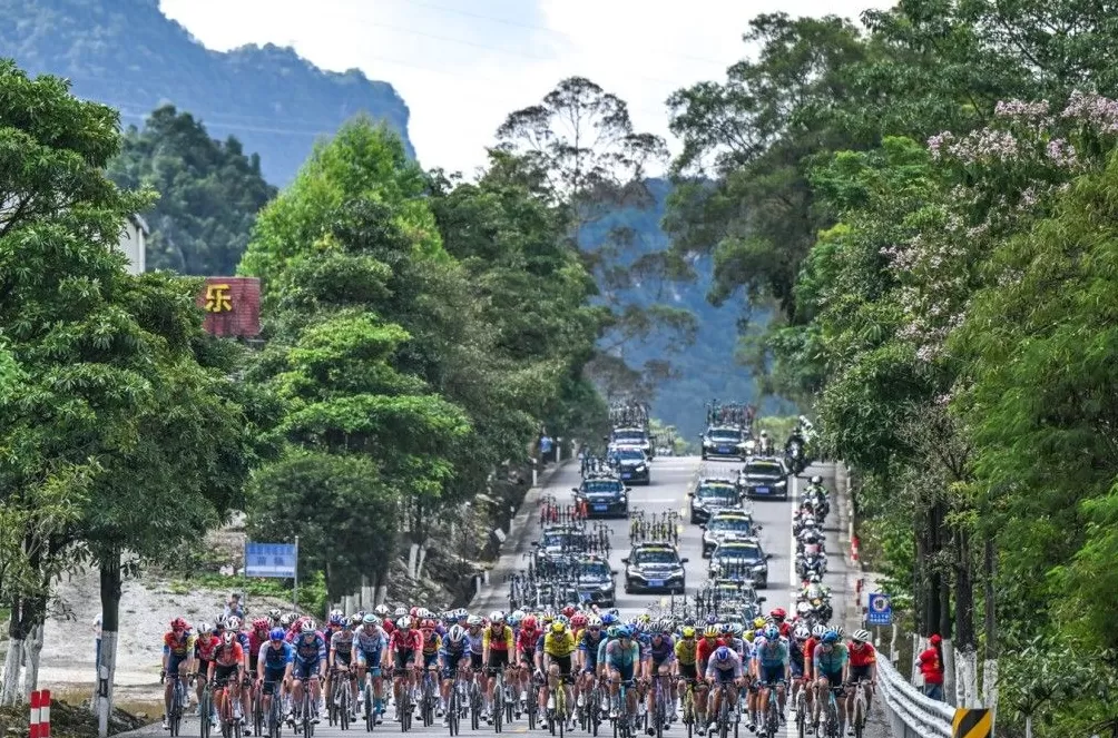 马尼耶上演环广西“三连庄”，爱上共享电单车安利家人游广西-第3张图片-