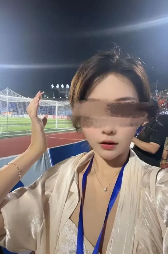 女主播称遭“炸弹包裹”袭击，面部及手臂严重炸伤！警方通报：刘某强，刑拘-第5张图片-