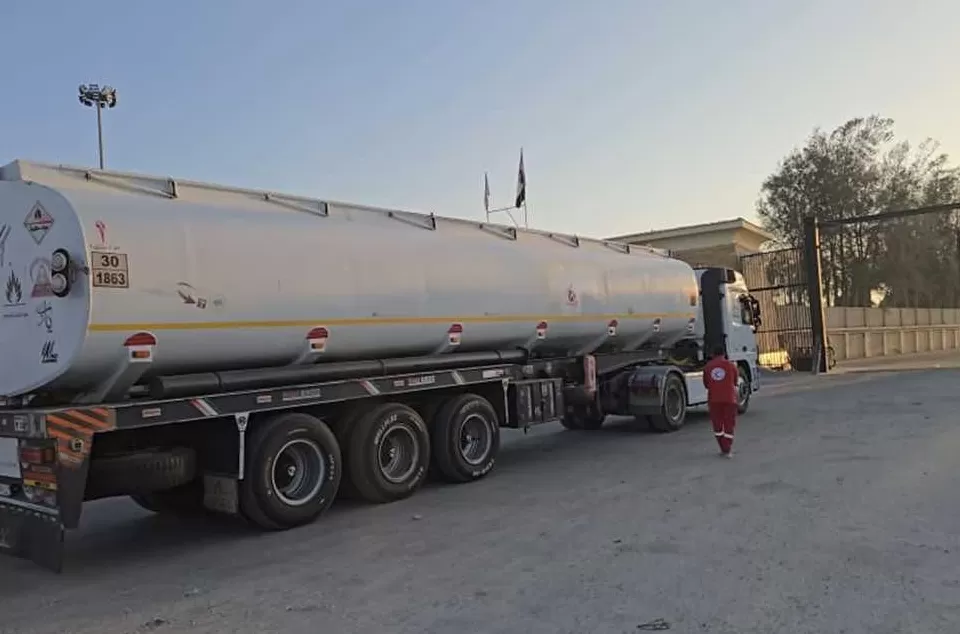 14辆满载燃料和天然气的卡车进入加沙地带-第1张图片-