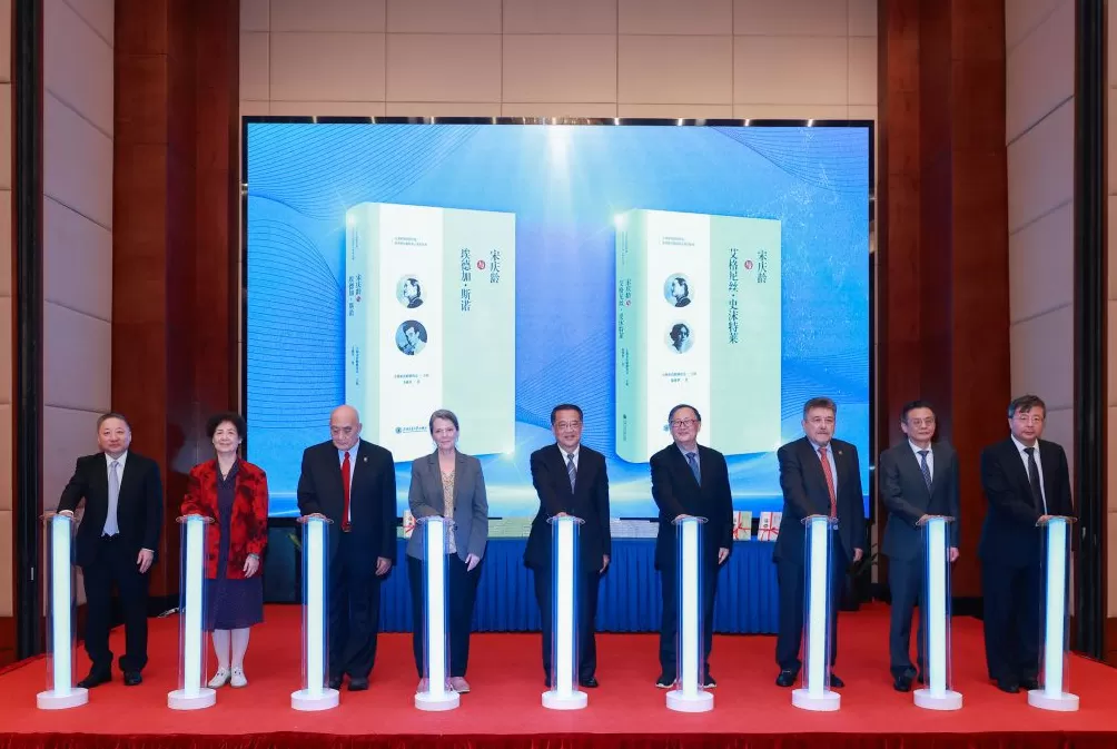 战争年代，宋庆龄引领他们为世界打开“了解中国的窗口”-第9张图片-