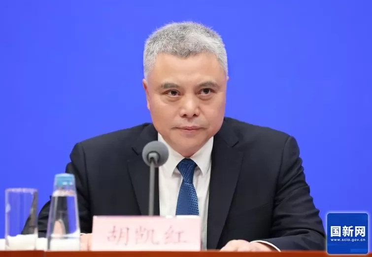 中央精神文明办专职副主任胡凯红，点赞一对广东新人-第1张图片-