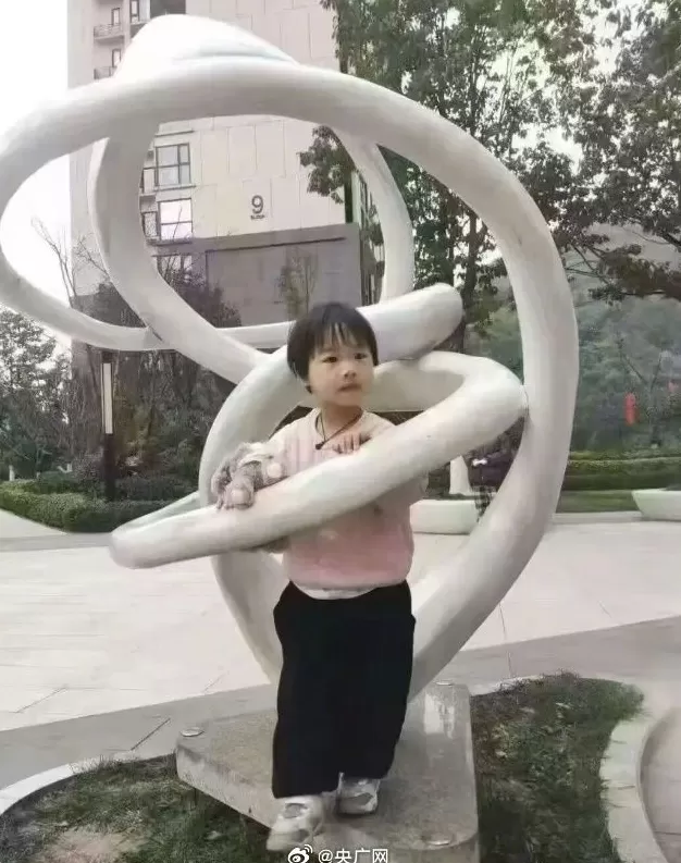 辽宁朝阳：在面包车里失踪4岁女童已被找到，生命体征平稳-第1张图片-