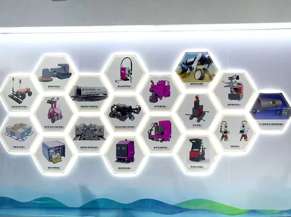 机器人组团上岗、项目工程数字化，浦东机场的智能制造让国际工程师代表团变身“夸夸团”-第1张图片-