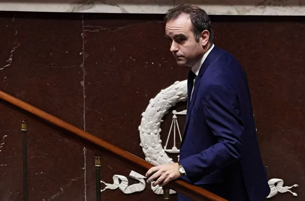 权力“跷跷板”摆荡，法国政坛如何走出惊魂“十月围城”-第1张图片-