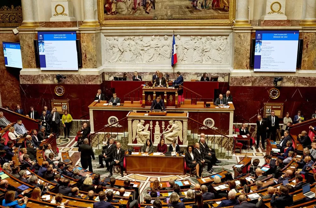 权力“跷跷板”摆荡，法国政坛如何走出惊魂“十月围城”-第2张图片-