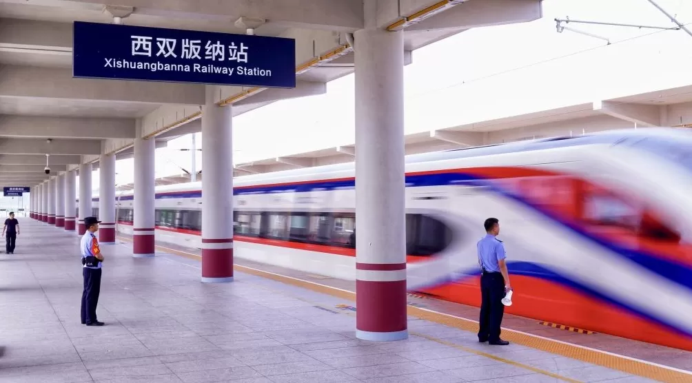 中老铁路跨境国际旅客突破60万人次，国际列车带火沿线景区-第1张图片-