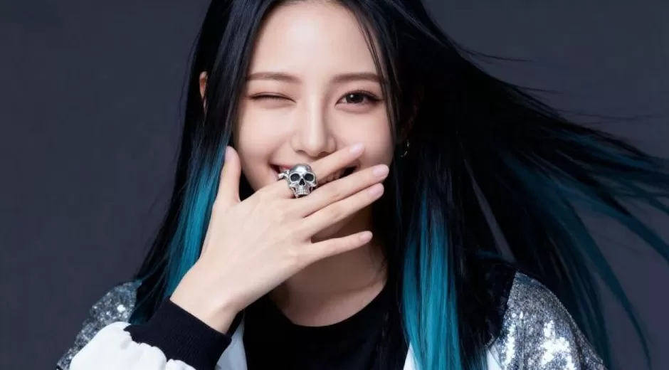 一个流量女歌手，和她的幕后操控者-第1张图片-