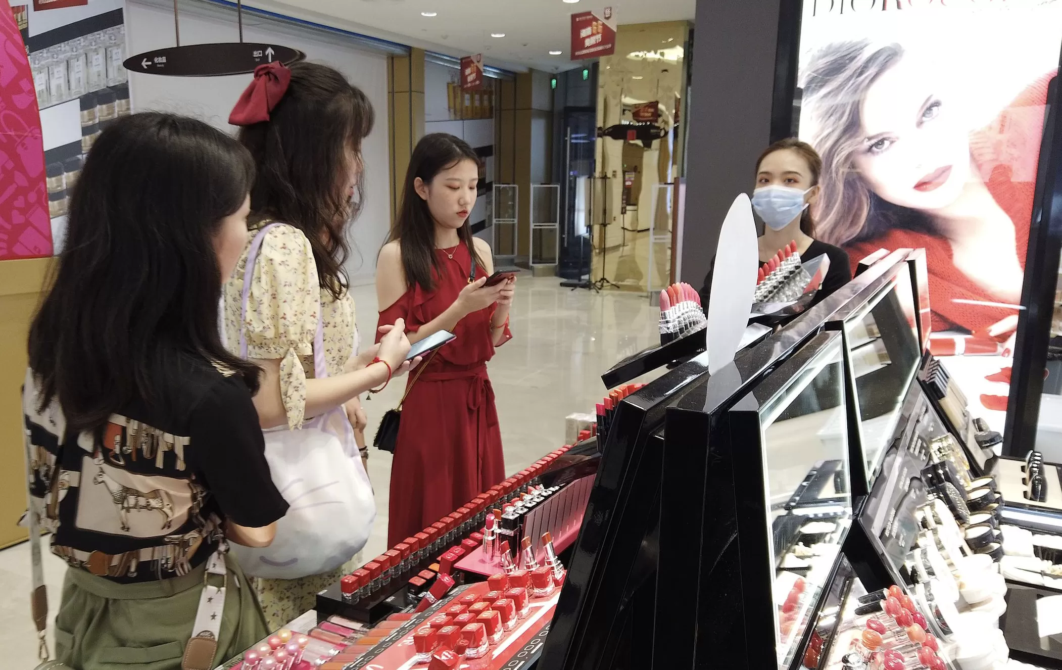 海南离岛旅客免税购物政策调整，宠物用品、微型无人机等被纳入免税清单-第1张图片-