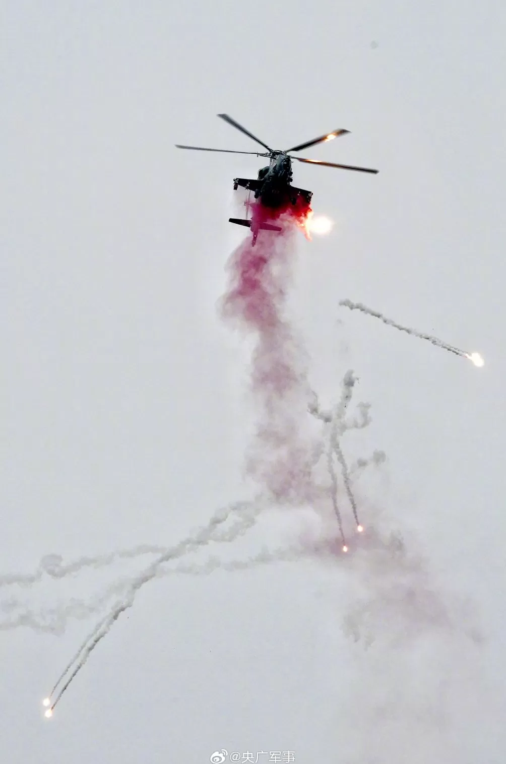 第1现场｜首秀惊艳直博会：直20T和直20有什么区别？-第6张图片-