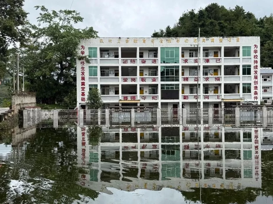 广西百色，洪水浸泡村庄已经长达10天-第4张图片-