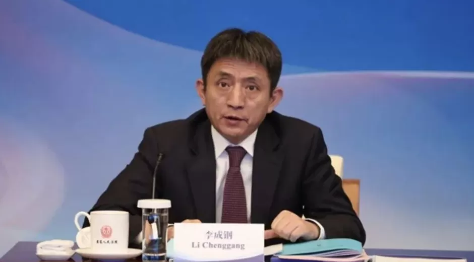 哭哭啼啼的贝森特-第2张图片-