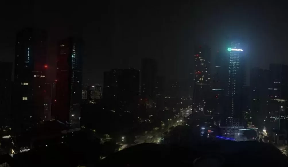 灯光堪比蹦迪场，杭州钱江新城一在建高楼突然亮灯，附近居民“受不了”-第2张图片-