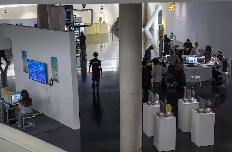 第八届国际跨媒体艺术节:“带电的孩子”是一种日常-第6张图片- 第八届国际跨媒体艺术节:“带电的孩子”是一种日常-第6张图片-