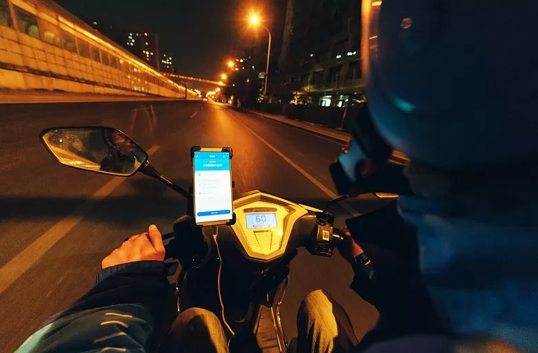 闯入男性世界的外卖女骑手，在夹缝中寻找生活的掌控感 | 专访-第2张图片-