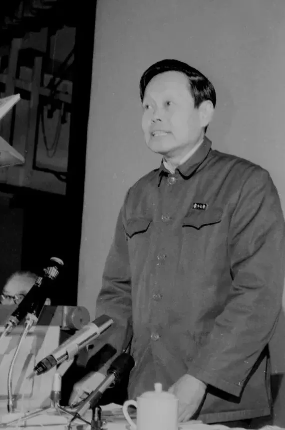 在上海这个地方，杨振宁曾多次留下传播科学的身影-第1张图片-