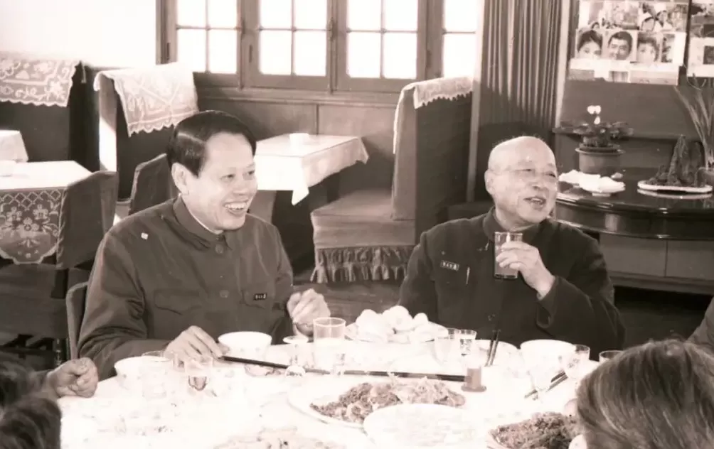 在上海这个地方，杨振宁曾多次留下传播科学的身影-第2张图片-