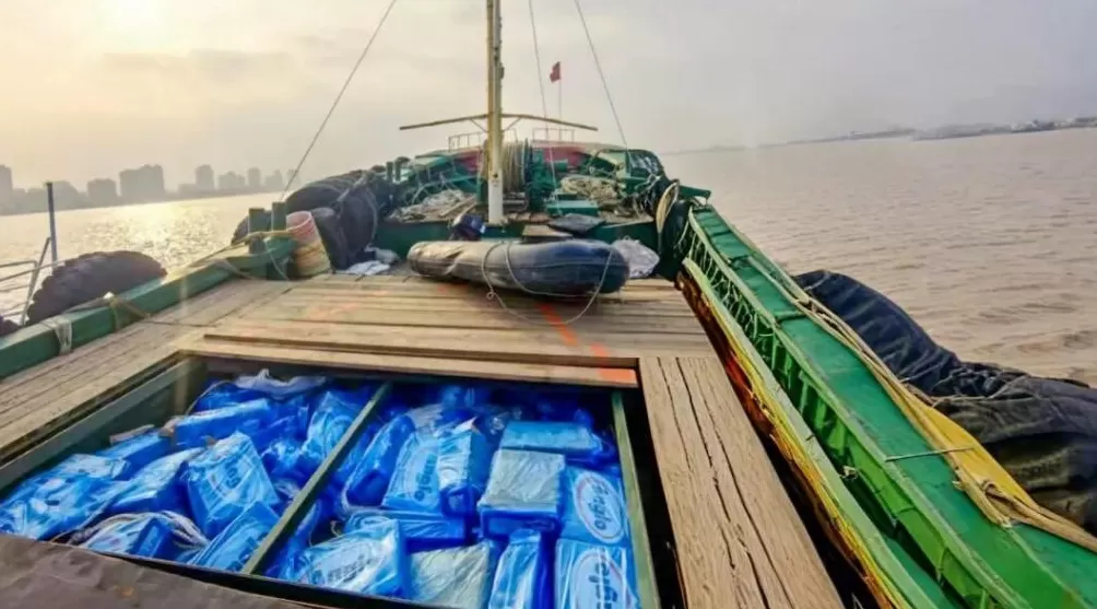 半年出海7次，神秘渔船从未带回1条鱼，背后是一桩大案！-第2张图片-