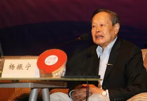 杨振宁晚年多次到访沪上高校：聪明和努力重要，最重要的是走上正确的道路-第4张图片-