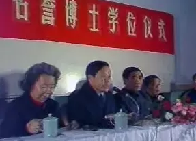 杨振宁晚年多次到访沪上高校：聪明和努力重要，最重要的是走上正确的道路-第6张图片-