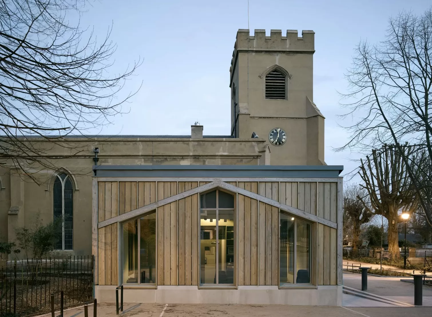 曾经破落的教堂成了多功能场所，这个设计获劳伦斯奖-第2张图片-