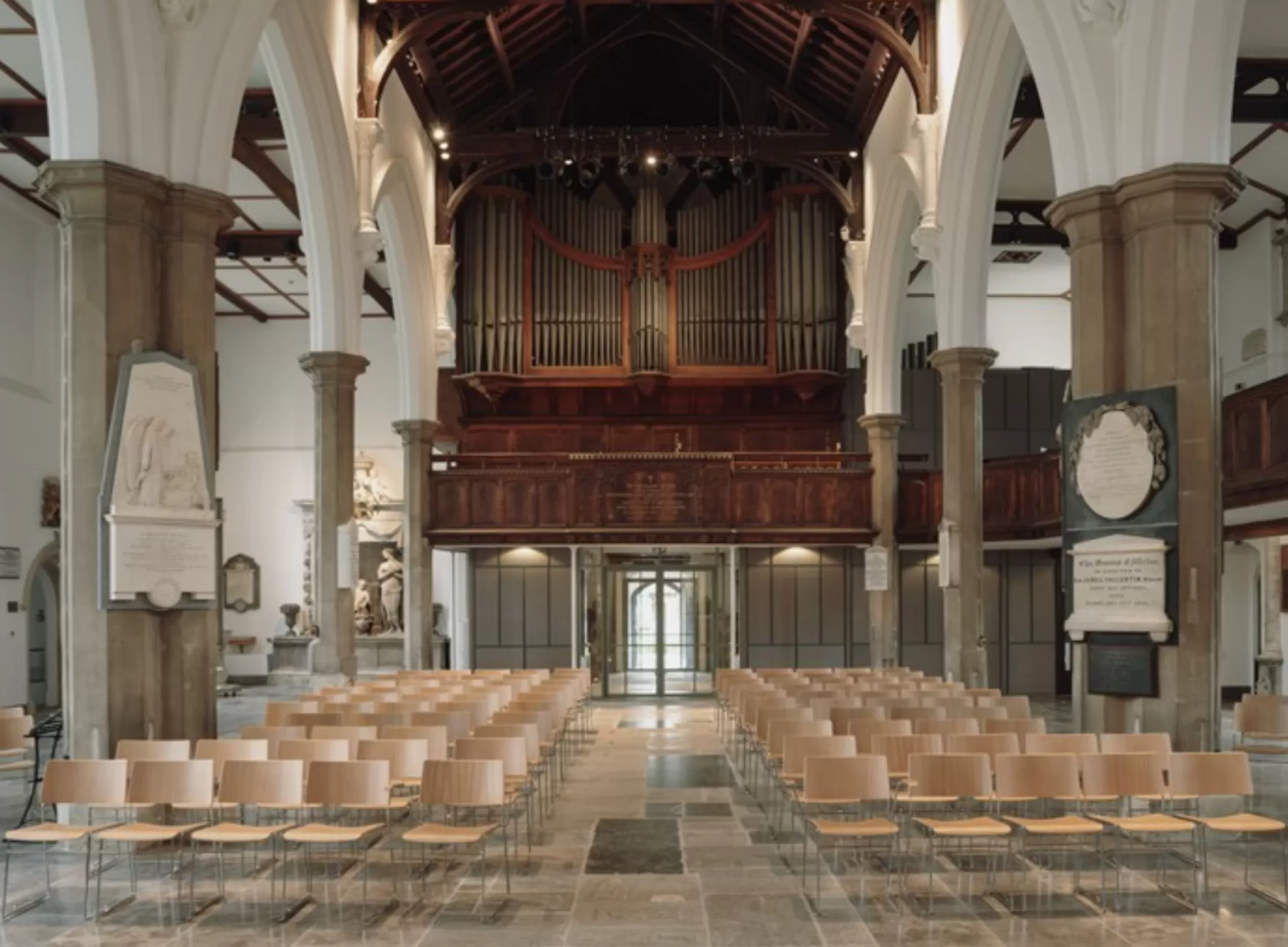 曾经破落的教堂成了多功能场所，这个设计获劳伦斯奖-第6张图片-