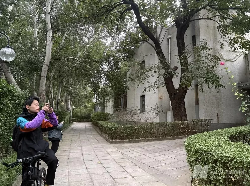 “你贡献给世界的，如此深奥；你奉献给祖国的，如此纯真！”从清华园住所到四古巷旧居，各界共缅杨振宁-第5张图片-