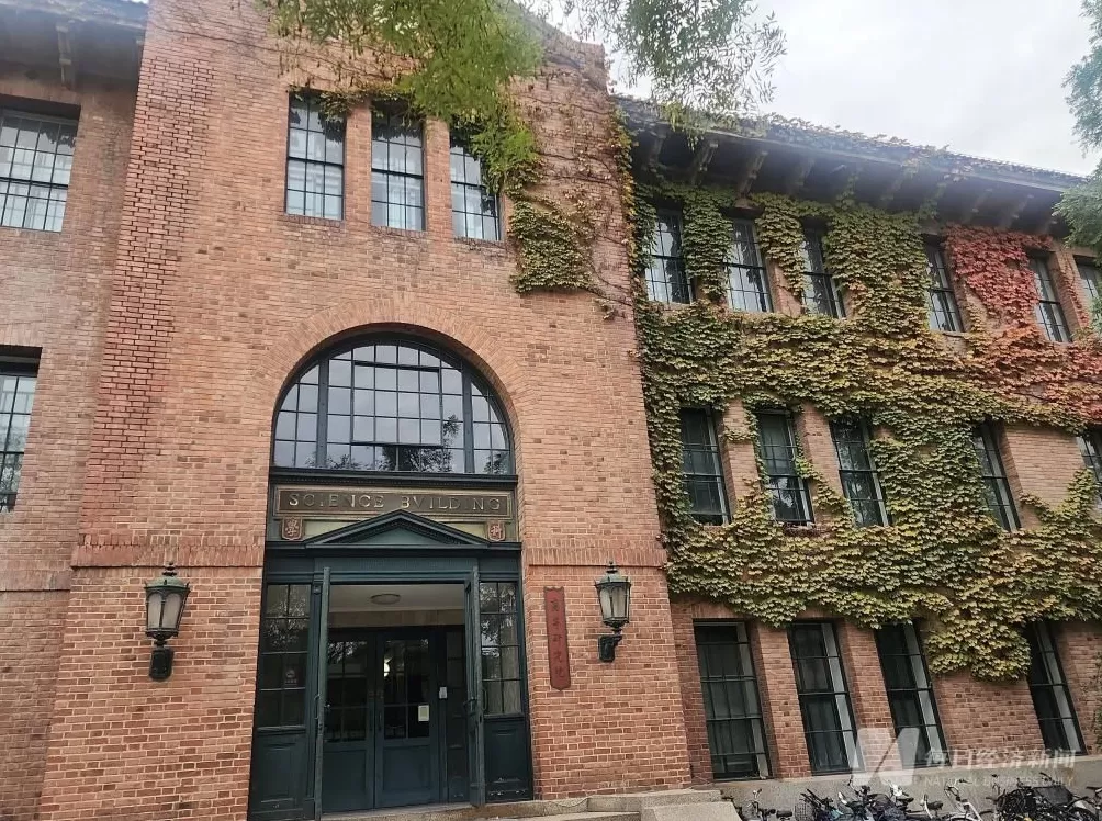 “你贡献给世界的，如此深奥；你奉献给祖国的，如此纯真！”从清华园住所到四古巷旧居，各界共缅杨振宁-第2张图片-