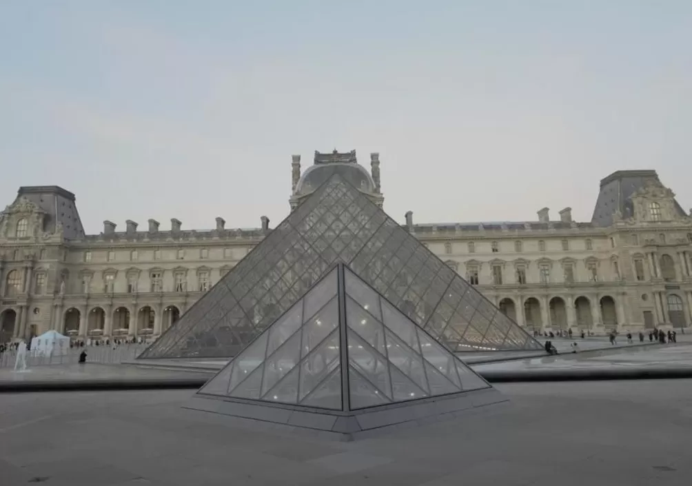 法官员证实卢浮宫遭抢劫：7分钟9件拿破仑时期珠宝被盗-第1张图片-