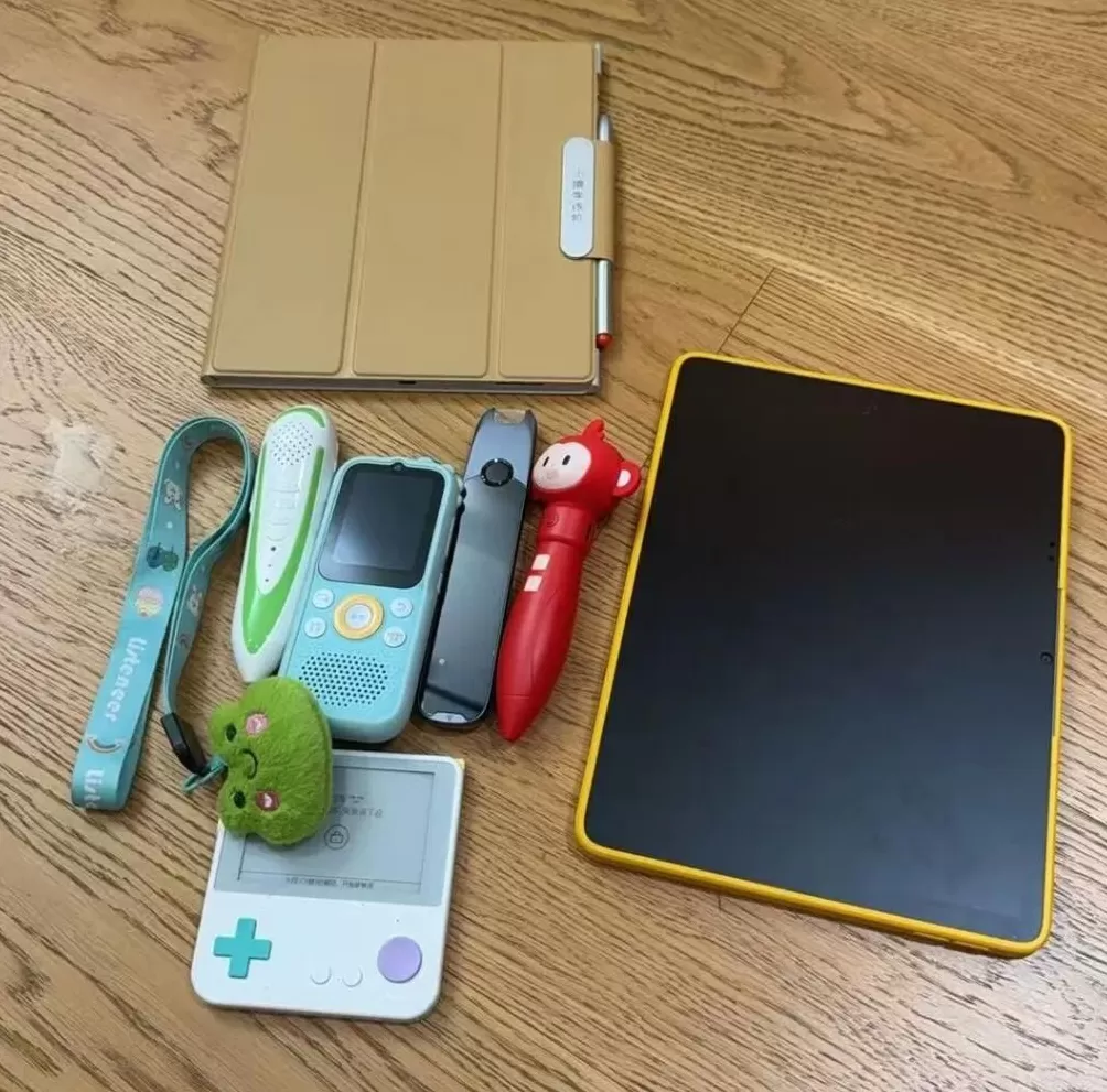 8699元学习机成“大板砖”！维修要2499元，家长：交了智商税-第1张图片-