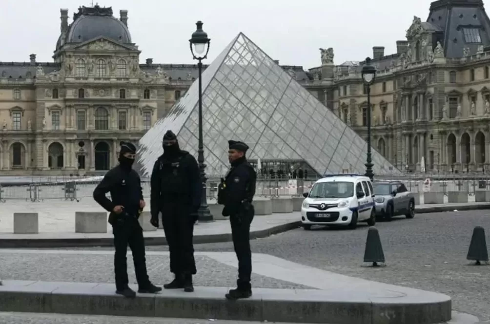 法国卢浮宫8件失窃藏品清单公布-第1张图片-