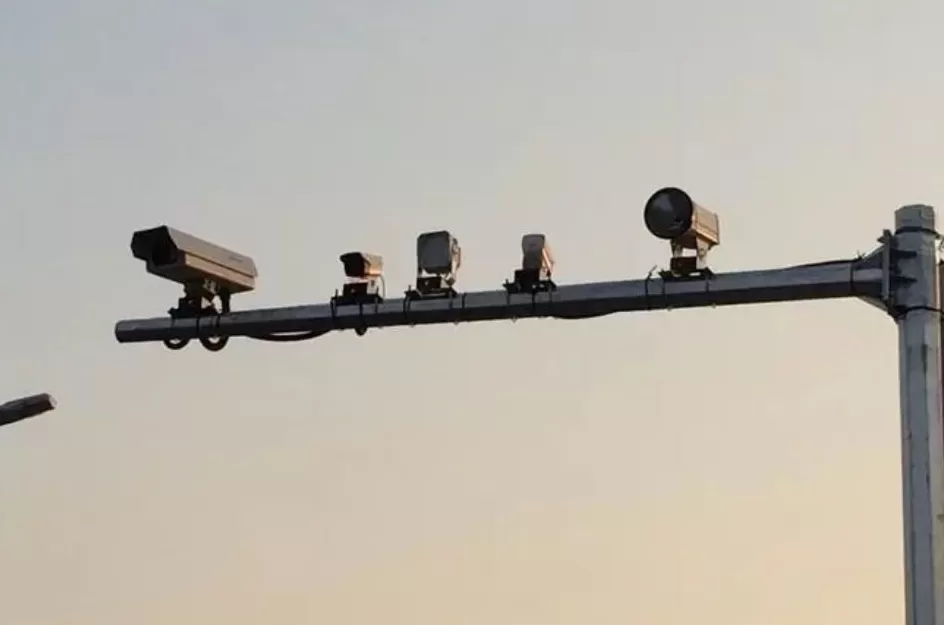 重庆一地交通标志设置不合理，致5814次“被违章”，当地警方：重新设置标志-第1张图片-