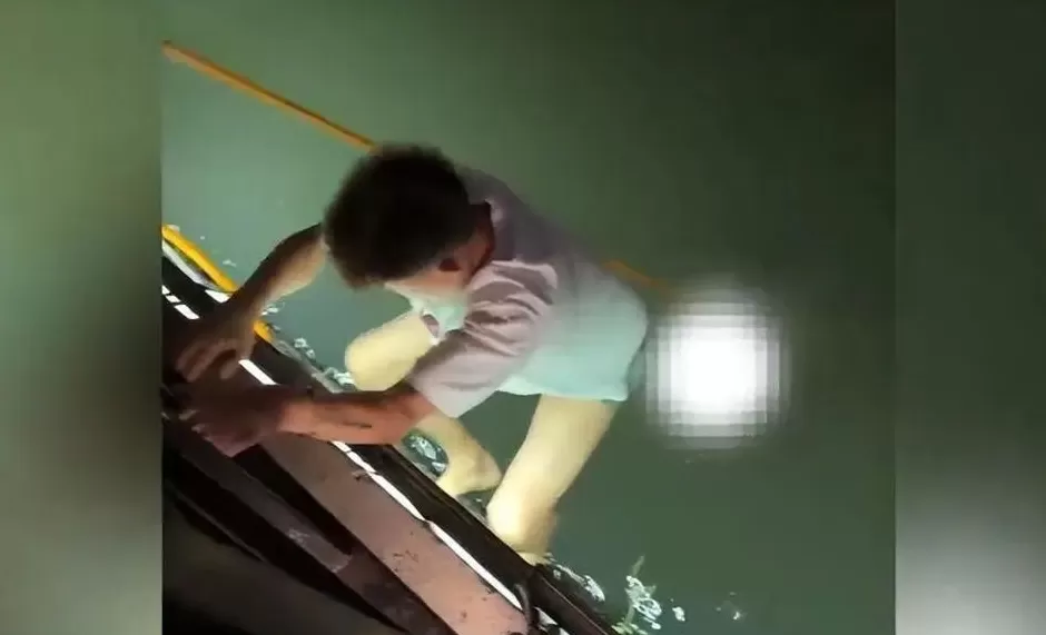 杭州一男子跳河救人后发视频遭被救者举报下架，男子打码后重发：被人私信辱骂，只想自证清白-第1张图片-