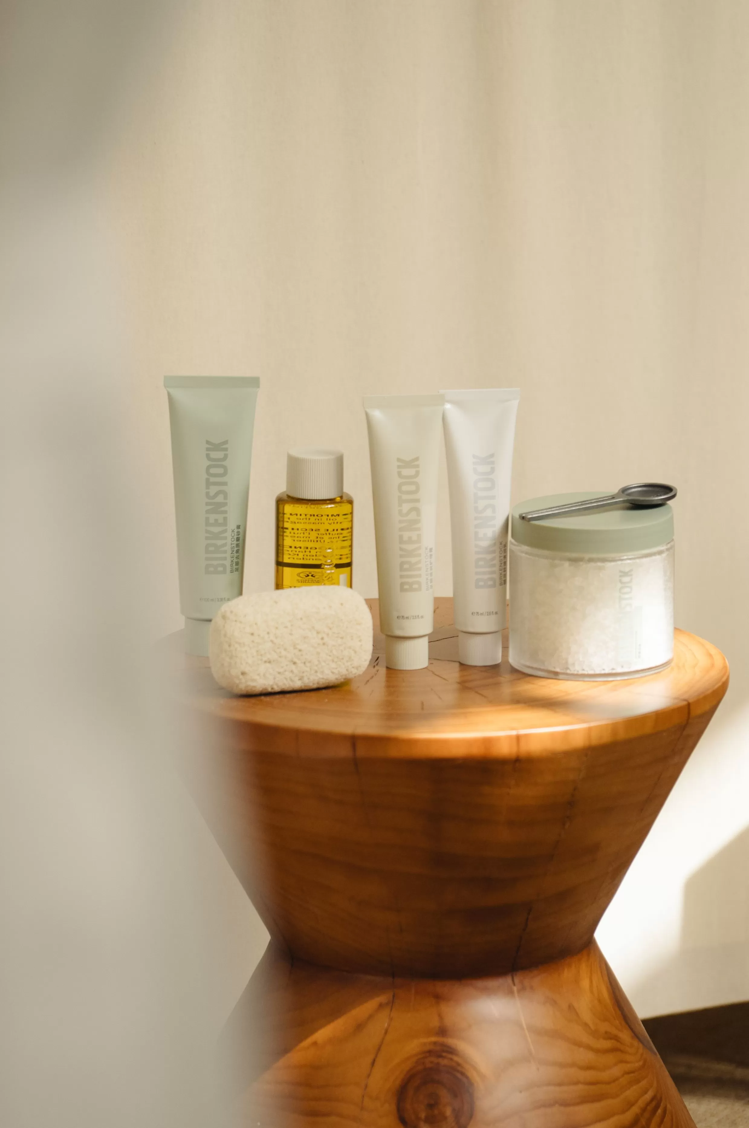 BIRKENSTOCK上新足部护理系列，杰克琼斯35周年男装大秀｜是日美好事物-第1张图片-