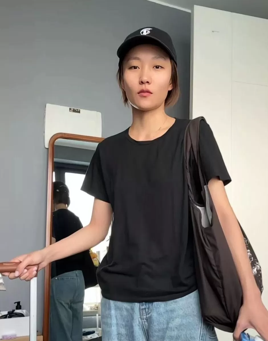 网红“贝勒爷”邵雨轩入学复旦上热搜！网友发现其小字标注“管理学院研学课程”-第2张图片-