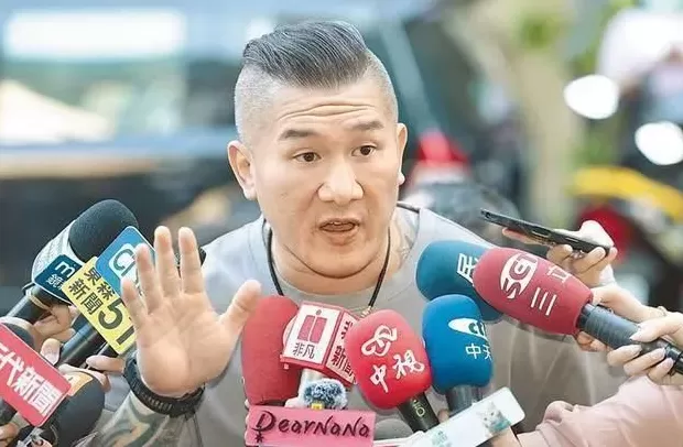 馆长：国民党和民众党就是战友，要紧密到让民进党瑟瑟发抖-第1张图片-