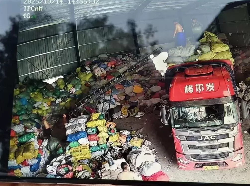 江西一女生误卖奶奶藏有13万黄金首饰的旧衣，回收站：没发现有金器-第3张图片-