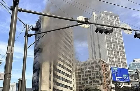 韩国首尔一办公大楼发生火灾：伤亡不明，火势已基本得到控制-第1张图片-
