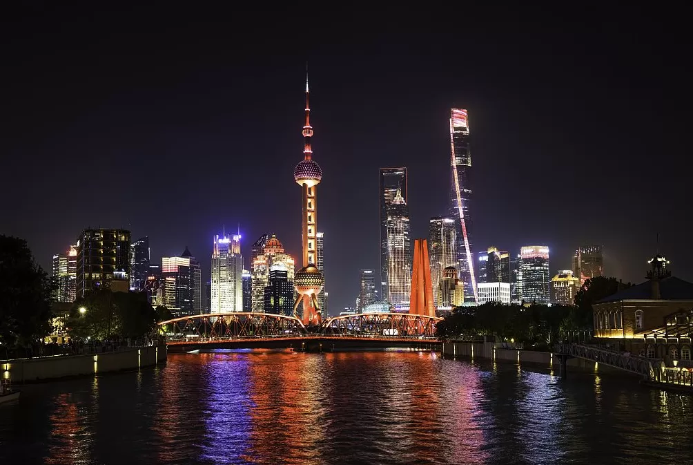上海经济“逆势而进”背后：新引擎渐成顶梁柱，“三驾马车”焕新-第2张图片-