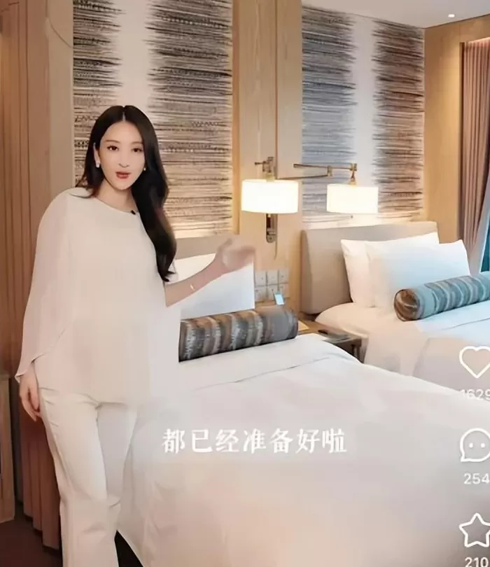 郭富城官宣三胎产女，晒女儿正面照报喜，他现身接宝宝回家一脸疲态-第6张图片-