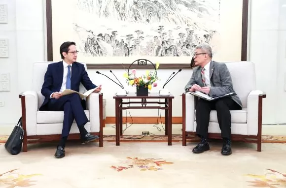外交部部长助理蔡伟会见《不扩散核武器条约》第十一次审议大会候任主席、越南常驻联合国代表杜雄越大使-第1张图片-