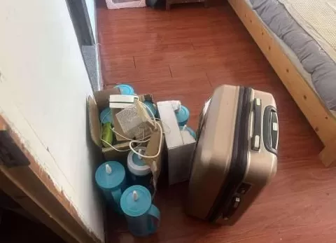 房东收房时发现蓝色瓶子为何惊动了警方？-第2张图片-