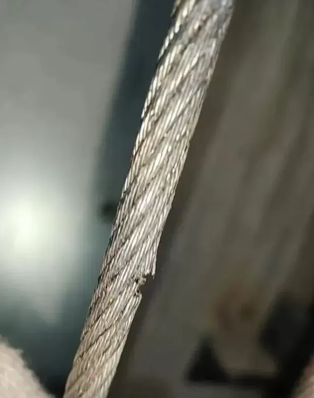 一小区23部电梯钢绳遭人为切割，警方已介入-第2张图片-