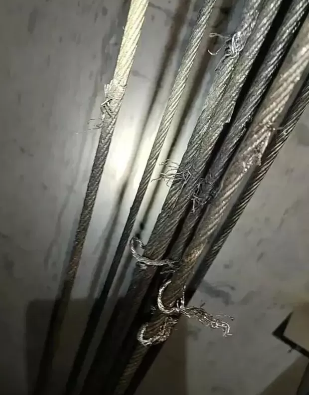 一小区23部电梯钢绳遭人为切割，警方已介入-第1张图片-