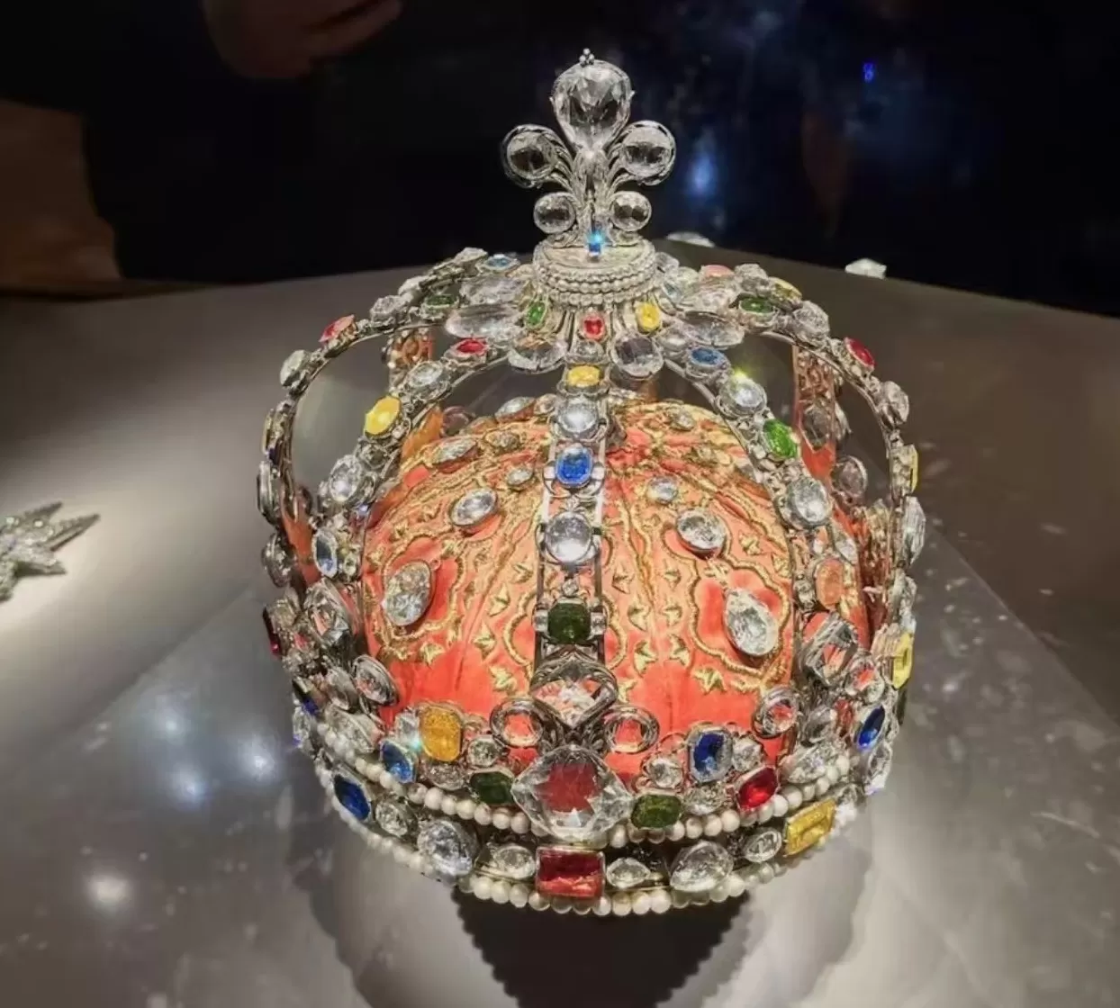 二手交易平台出售“卢浮宫正品”珠宝？闲鱼客服：可举报-第2张图片-