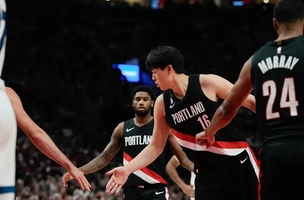 上场5分钟，得2分，1个篮板，杨瀚森体验NBA万事开头难-第5张图片-