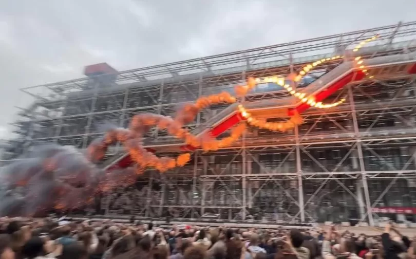 蔡国强在法国巴黎再现烟花秀-第1张图片-