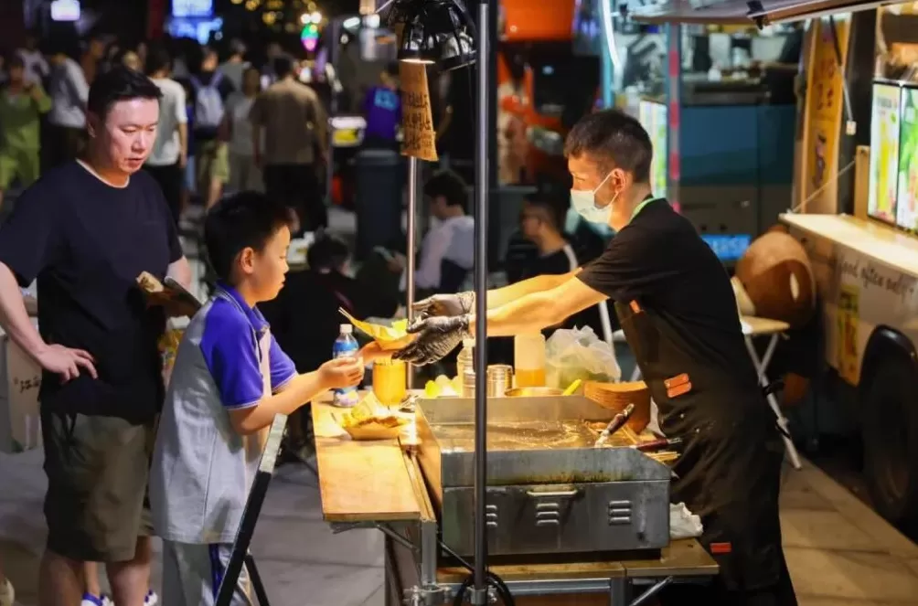 白天，高校教师，晚上，地摊摊主-第3张图片-