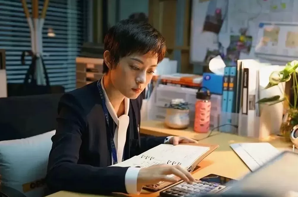 白天，高校教师，晚上，地摊摊主-第5张图片-