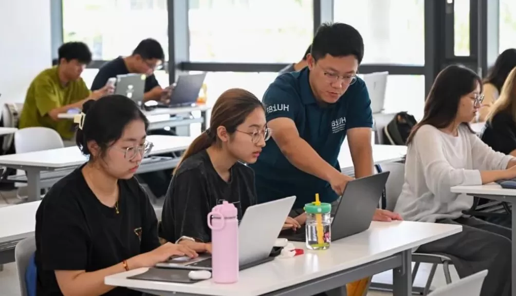 白天，高校教师，晚上，地摊摊主-第14张图片-